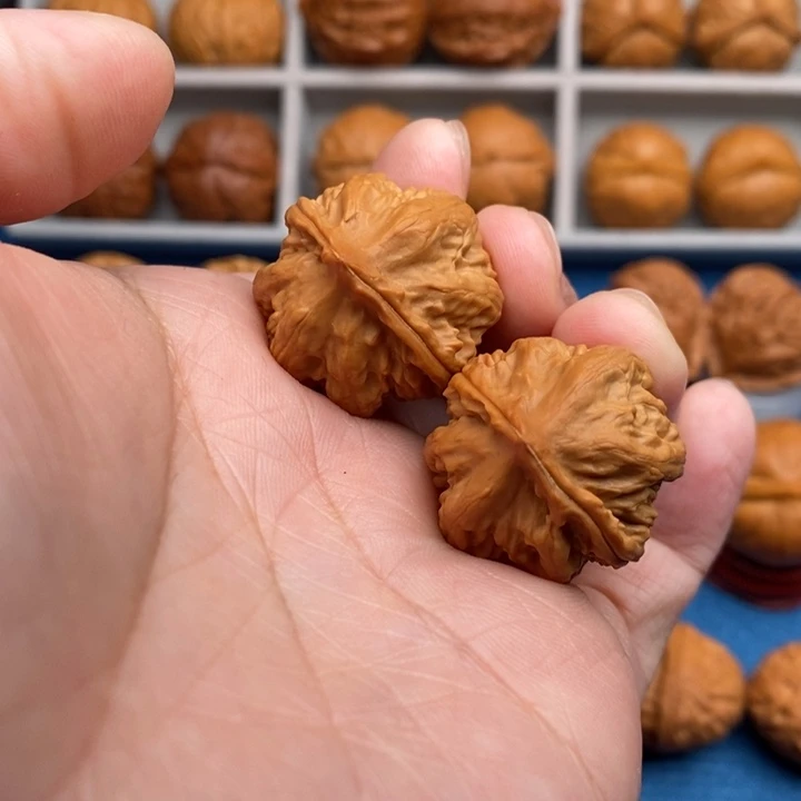 文玩核桃把件小赤龙