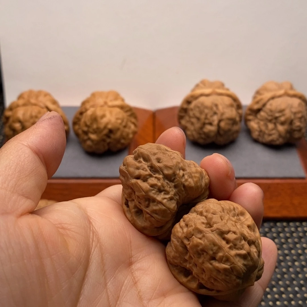 伍***室把件文玩核桃三角白茬边32左右