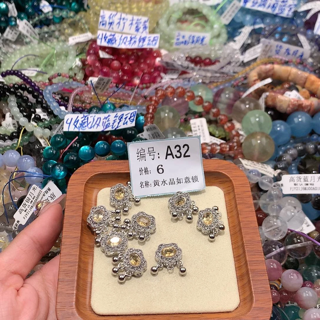 水晶吊坠(不含链)合金32¥！k k k k k