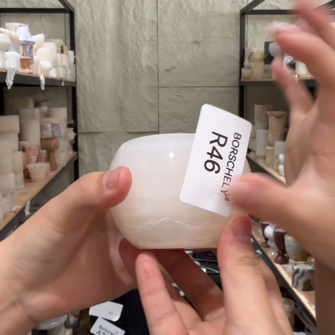 大理石R46。 人间。