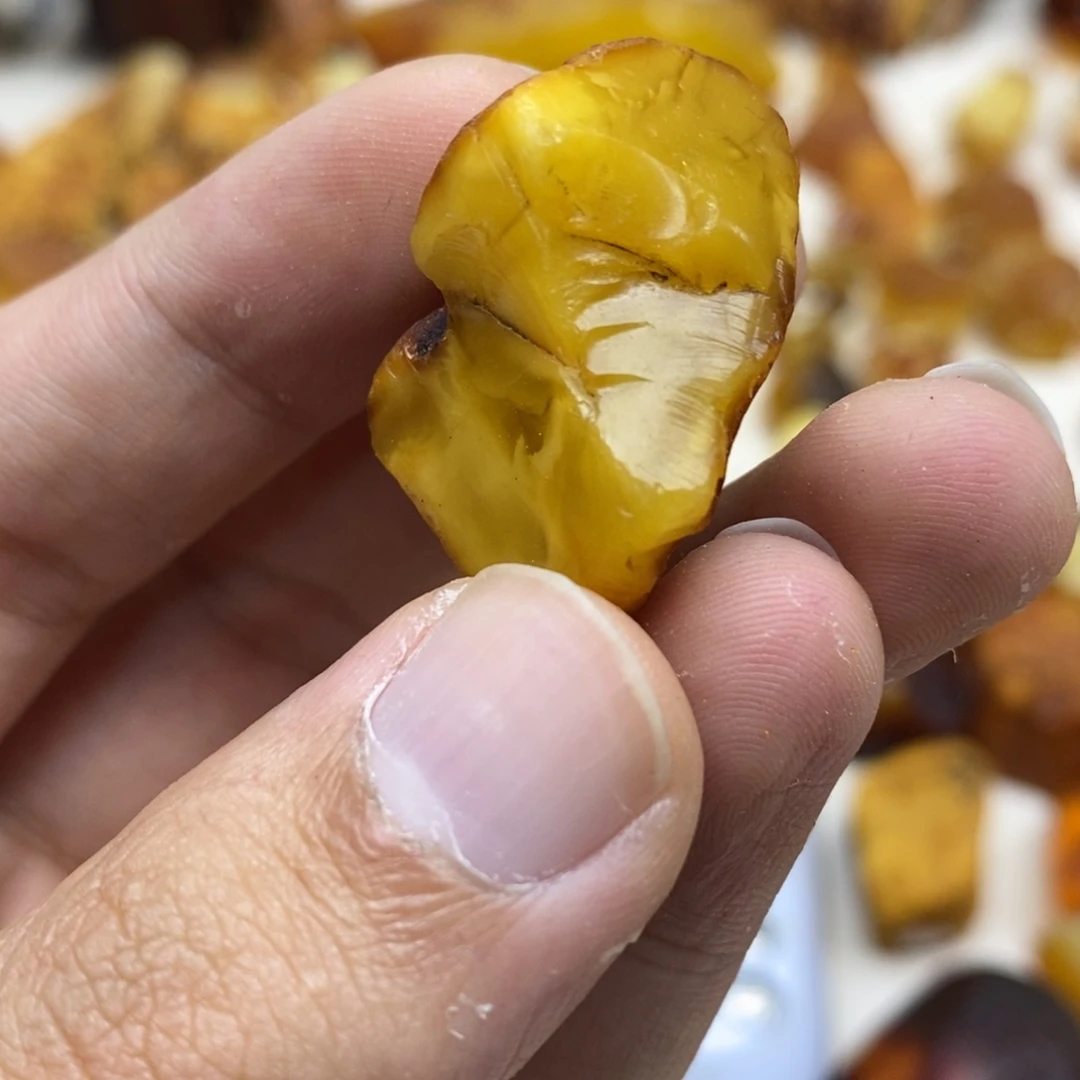 枫***句琥珀未镶嵌珠宝奇石琥珀蜜蜡