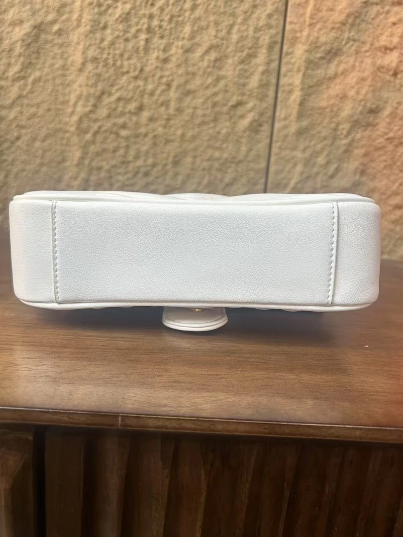 24年秋冬新款真皮重工女包呱呱链条白色