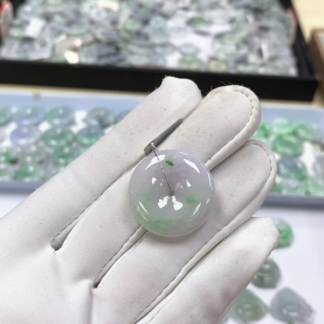 翡翠颈饰未镶嵌平安扣