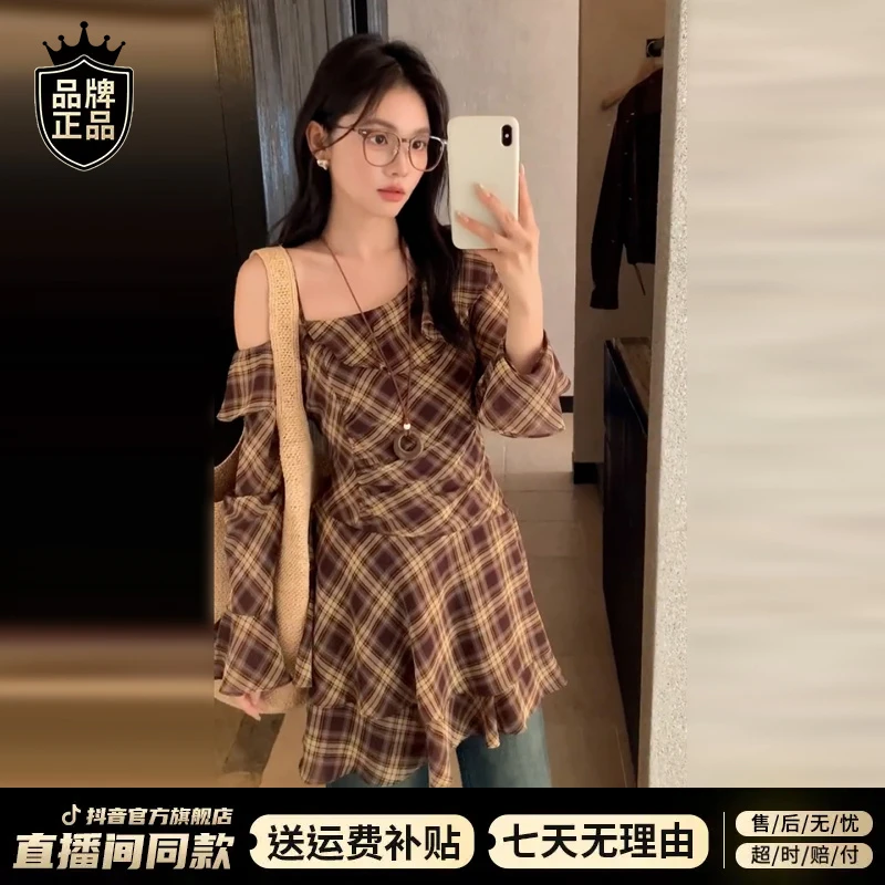 法式复古格纹荷叶边斜肩连衣裙女早秋2025新款不规则露肩气质短裙