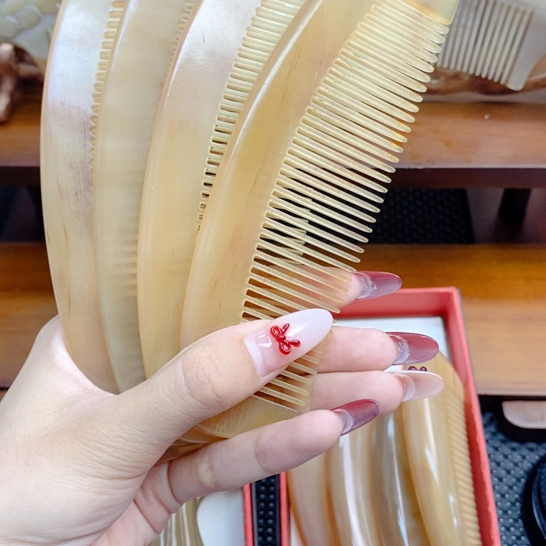 纯手工制作纯牛角梳子