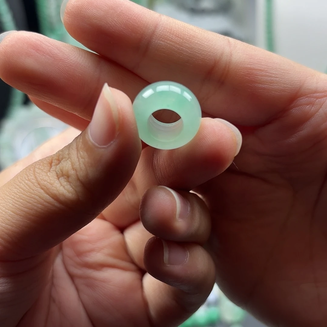 石英质玉未镶嵌颈饰