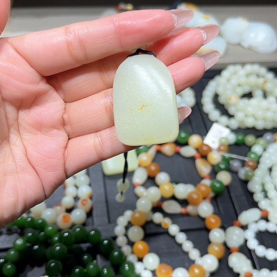 和田玉颈饰未镶嵌昆****店