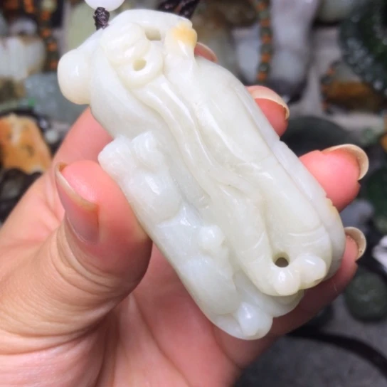 和田玉未镶嵌把件