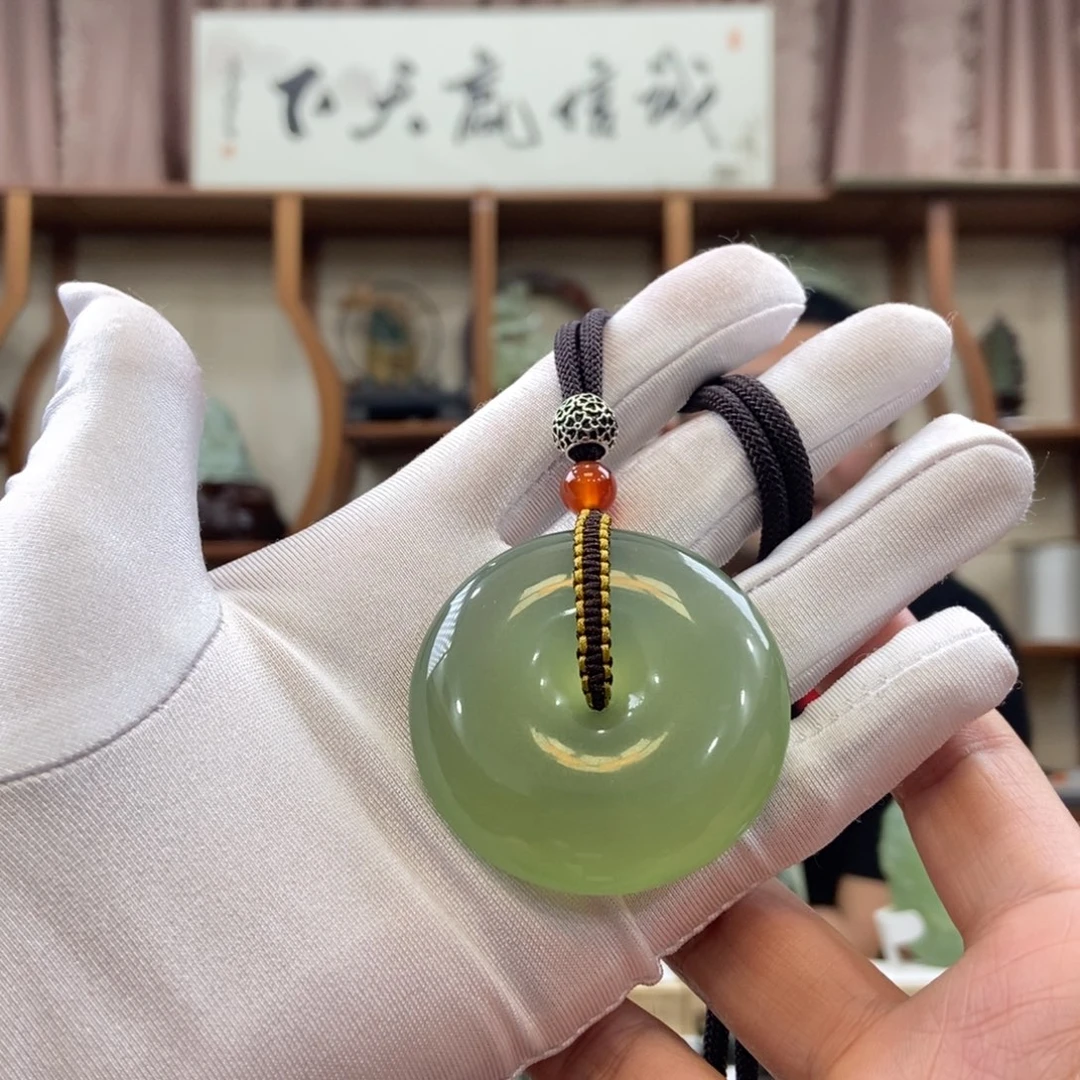 蛇纹石玉吊坠未镶嵌