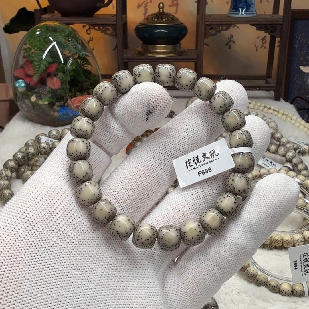 星月菩提吊坠10x9 糯冰奶奶灰侧留白F696