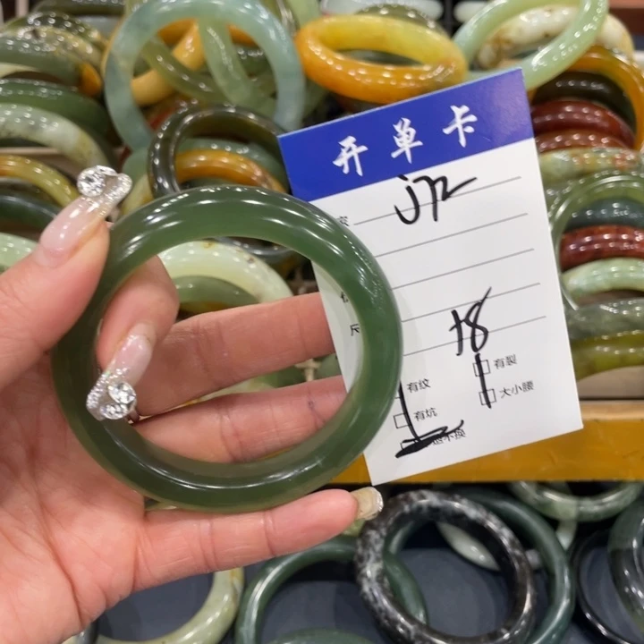 蛇纹石玉未镶嵌手镯