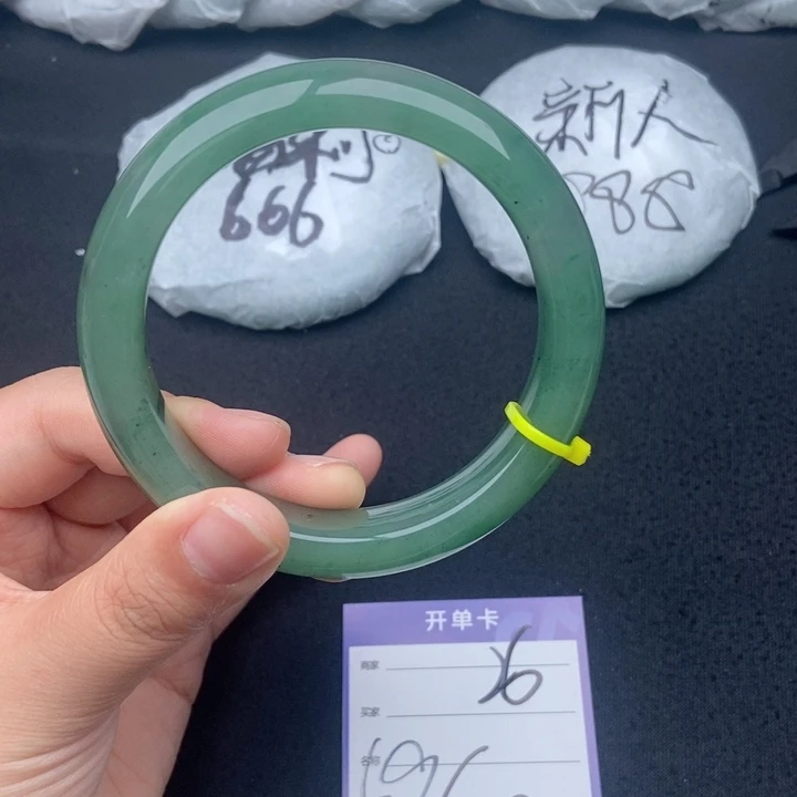 石英质玉（非洲翠）手镯未镶嵌26