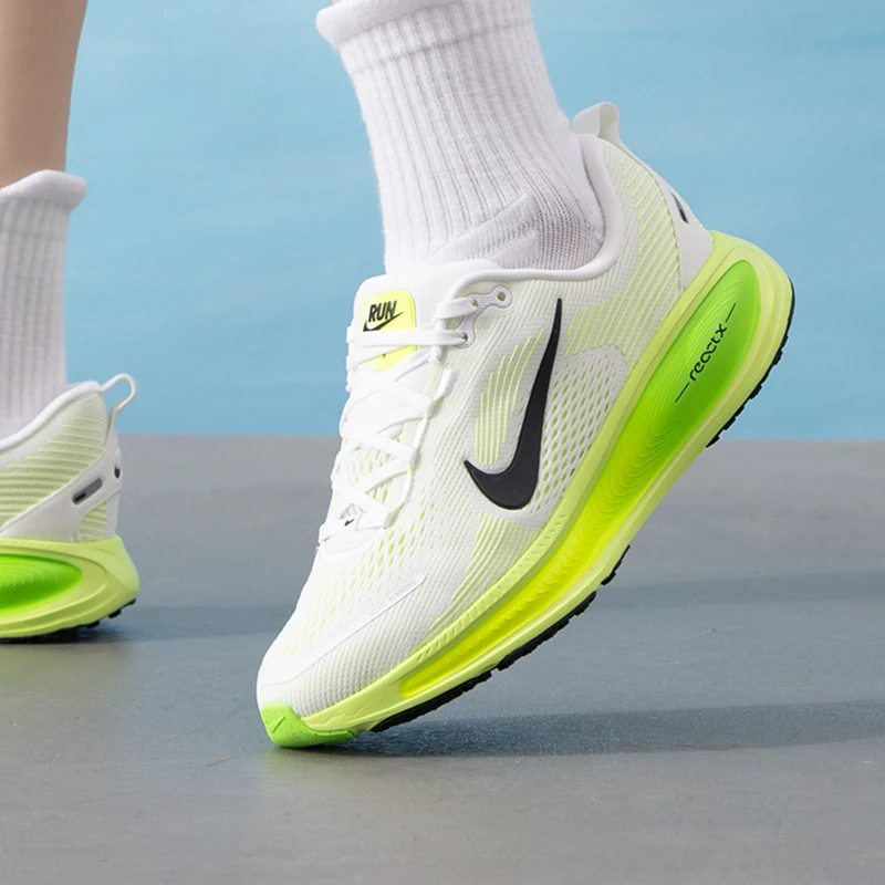 Nike耐克女鞋跑鞋秋冬新款VOMERO 18透气运动鞋缓震跑步鞋HQ2157