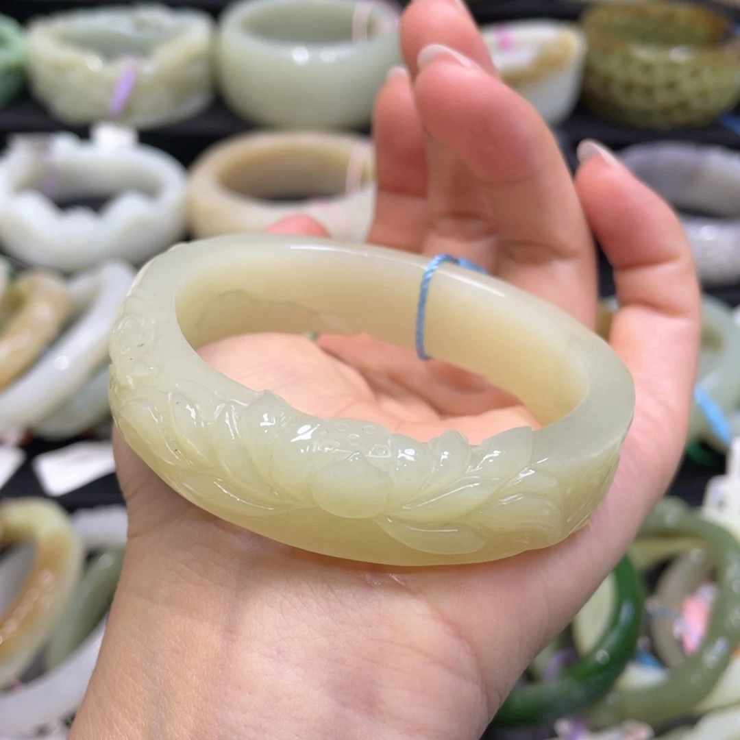 和田玉手镯（贵妃镯）未镶嵌77