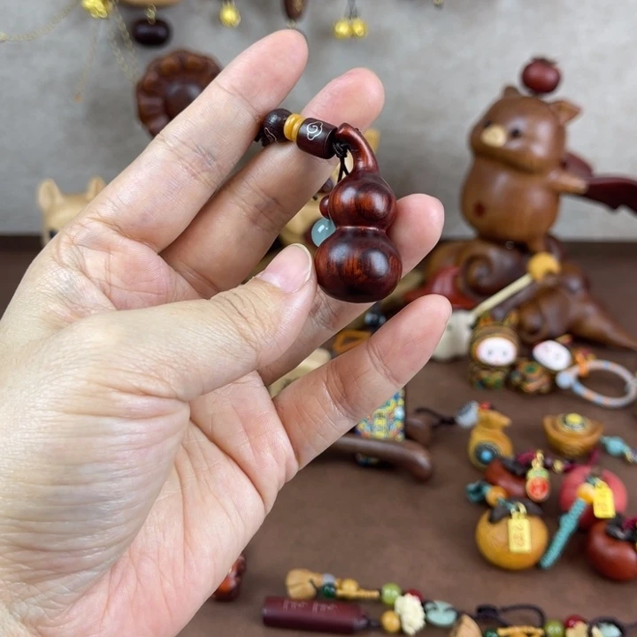 吴****实木葫芦挂件手机链一个