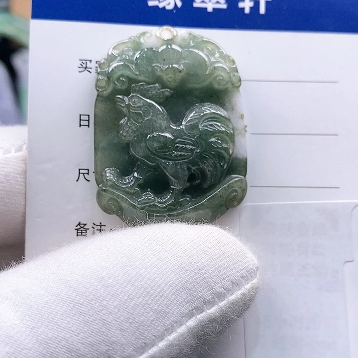 翡翠颈饰未镶嵌一鸣惊人