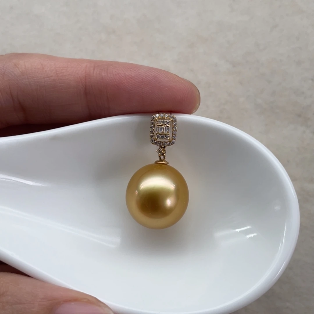 18K金镶嵌吊坠(不含链)海水珍珠13.9mm