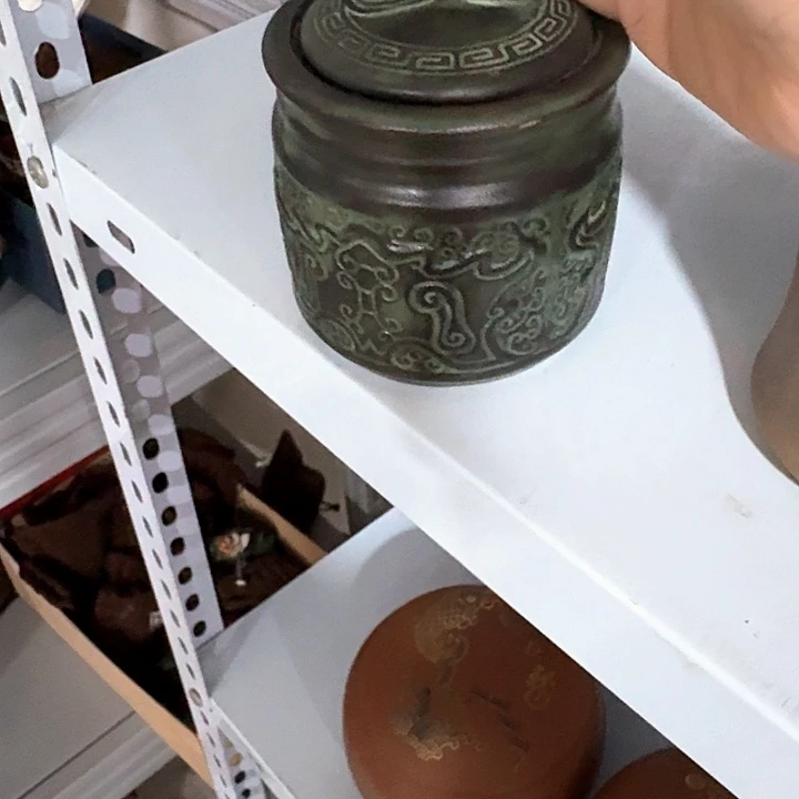 主人杯一个，瓷。。品茗