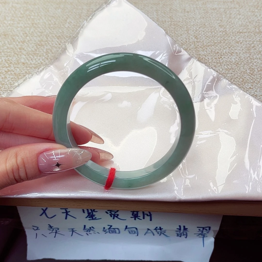 翡翠未镶嵌手镯手镯