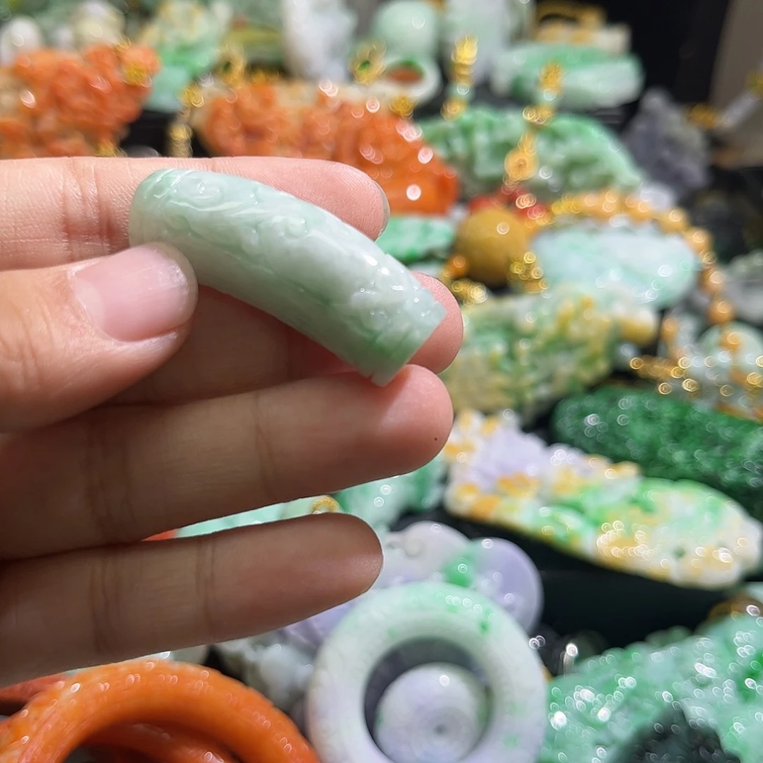 颈饰未镶嵌翡翠待编织