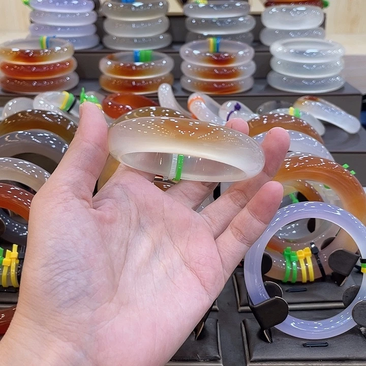 玛瑙/玉髓手镯未镶嵌
