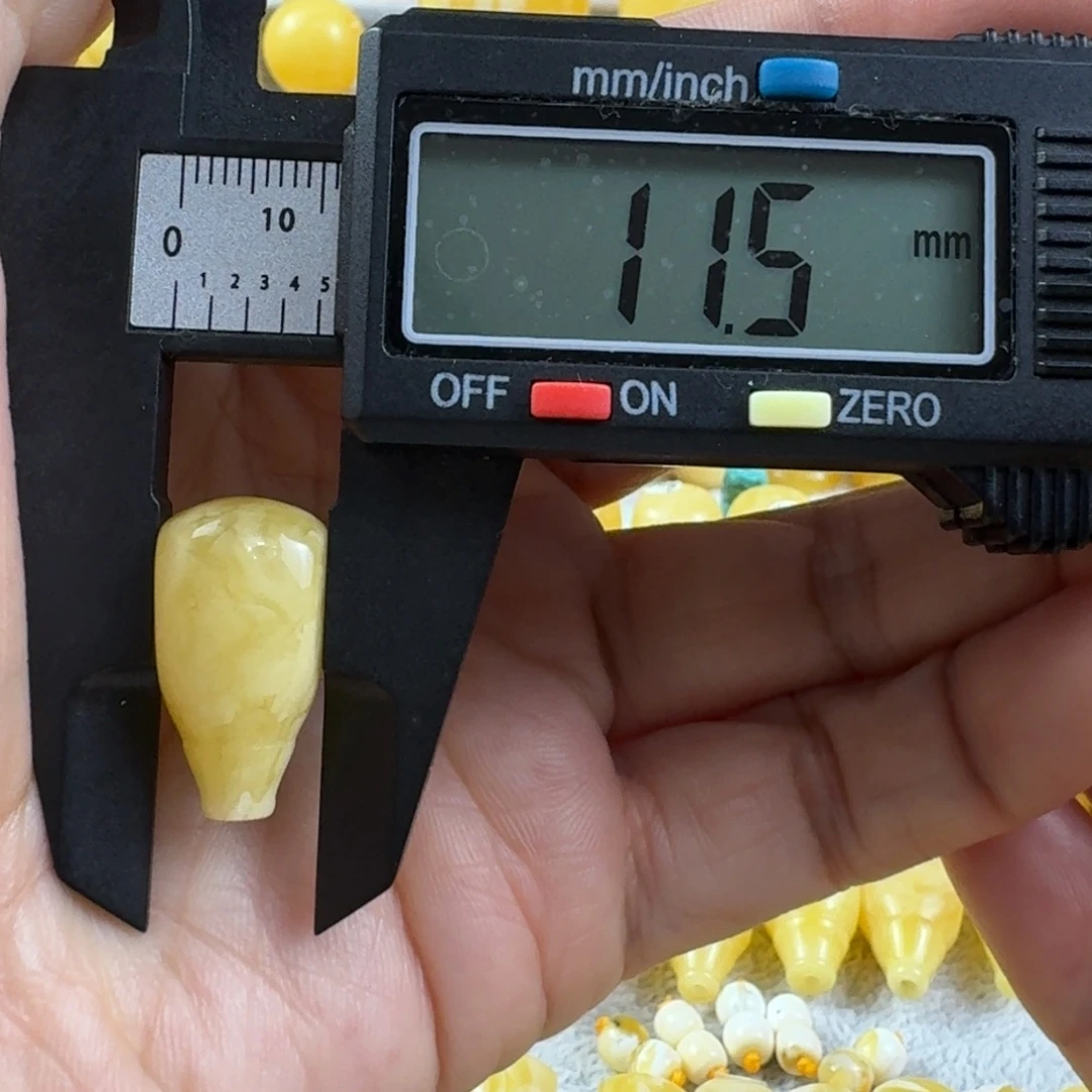 蜜蜡未镶嵌裸石37杂