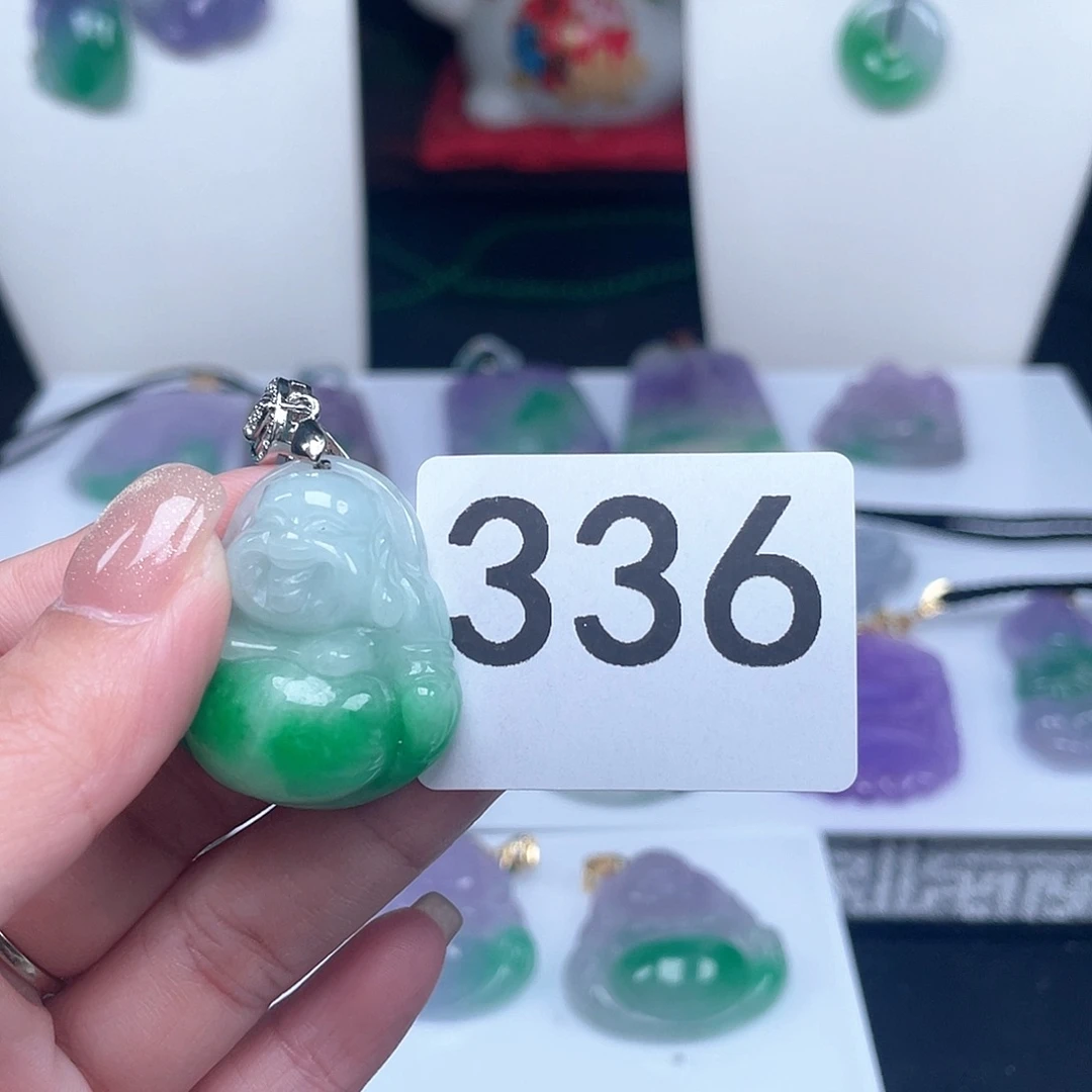 翡翠吊坠(赠链)未镶嵌