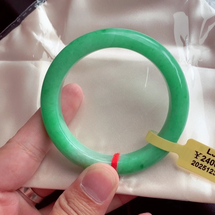 翡翠未镶嵌手镯翡翠