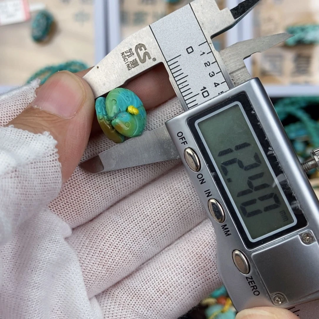 未镶嵌绿松石珠宝奇石