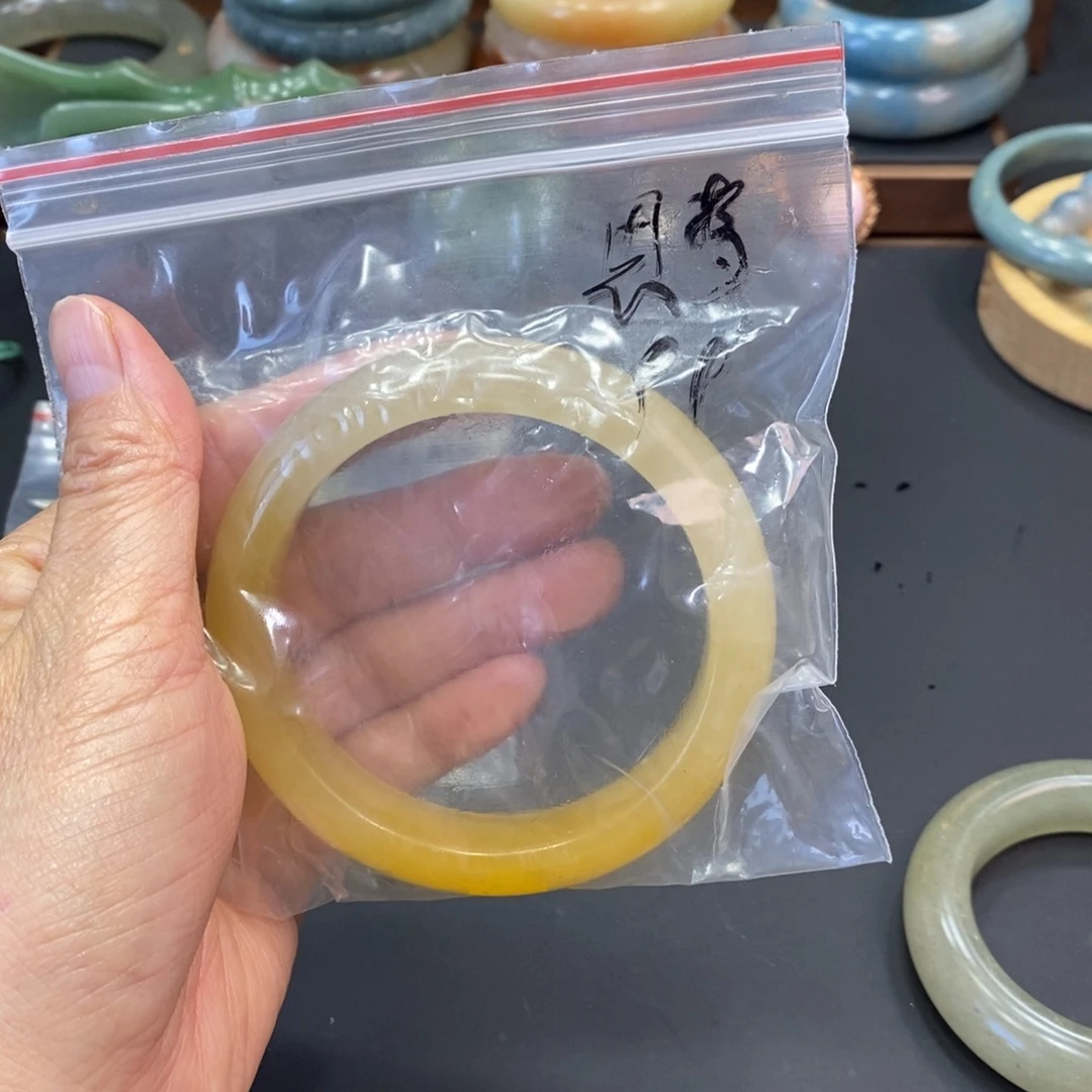 思***梦石英质玉未镶嵌手镯
