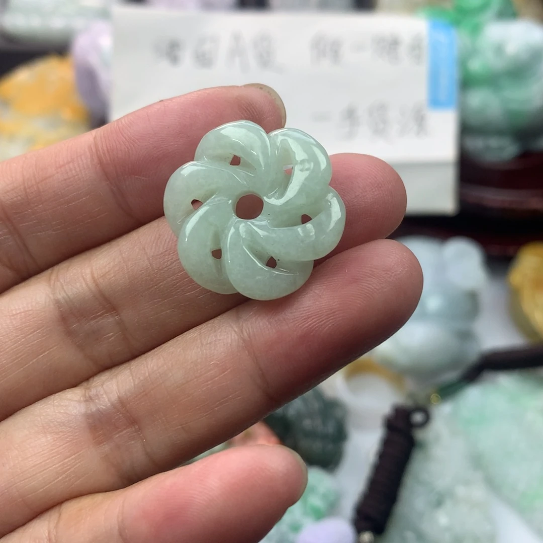 翡翠未镶嵌颈饰一