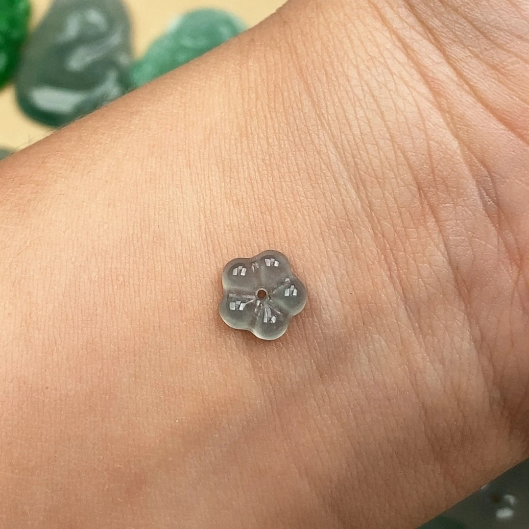 翡翠裸石小花一朵