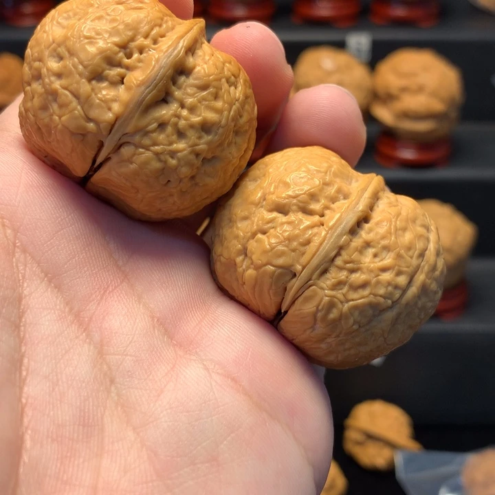 文玩核桃把件40金蟒元宝