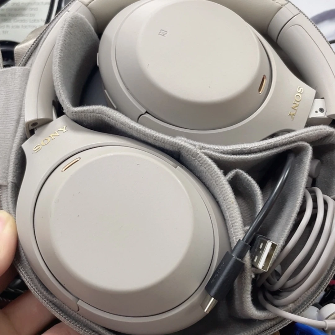银色头戴蓝牙WH-1000xm4