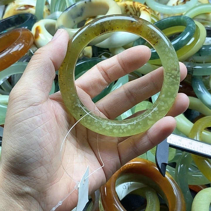 之***玉蛇纹石玉未镶嵌手镯