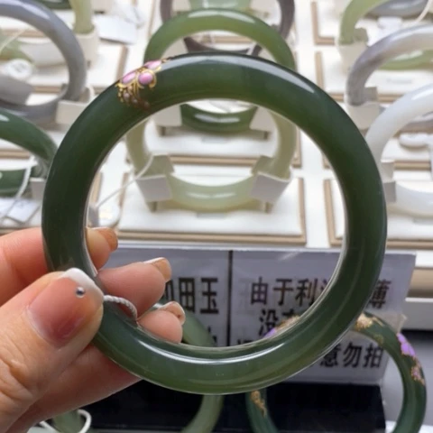 k***慧未镶嵌手镯和田玉