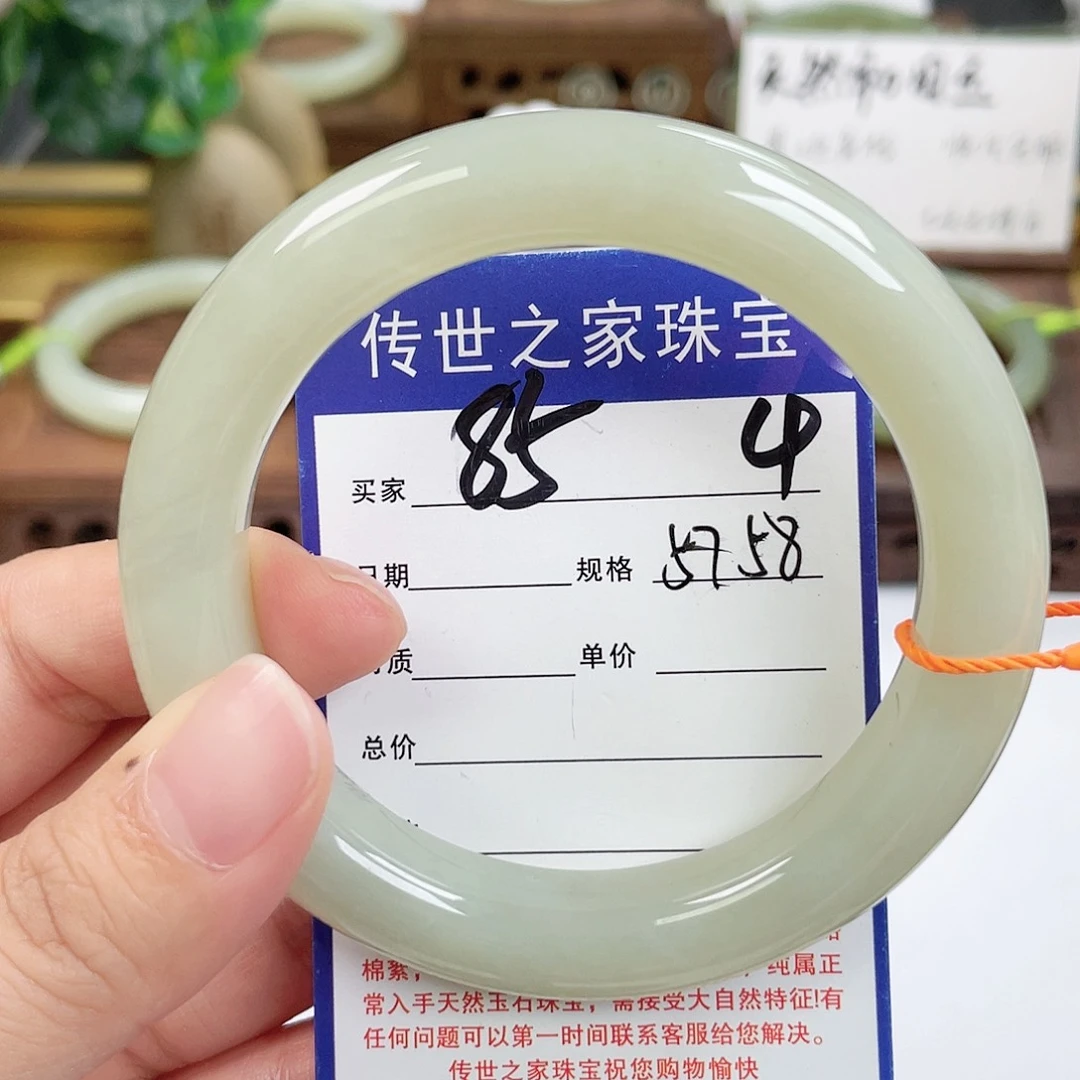 和田玉未镶嵌手镯