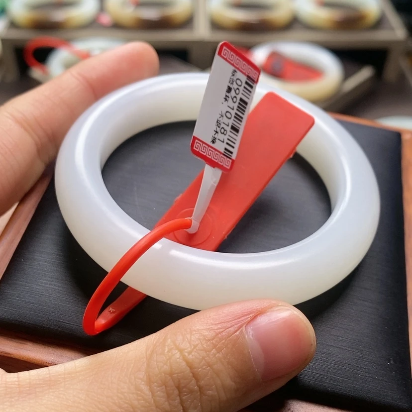 【闪购商品】和田玉手镯未镶嵌正*