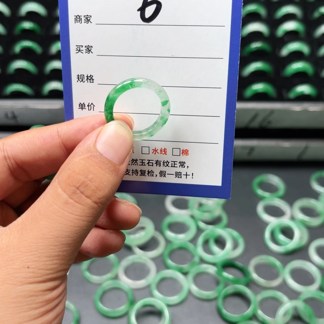 L***a未镶嵌石英质玉戒指