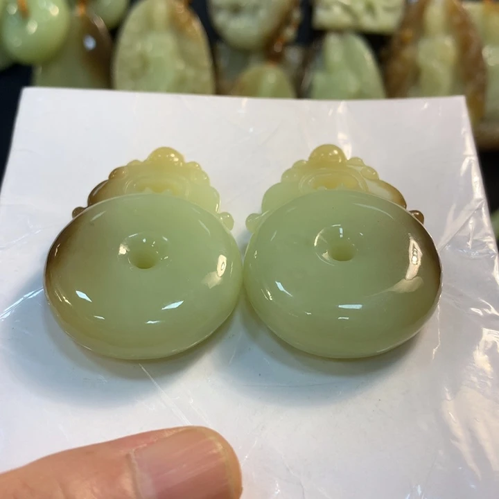 颈饰未镶嵌和田玉沉*