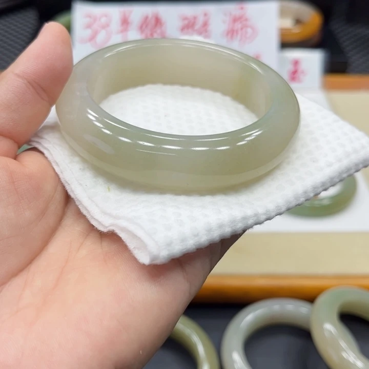 未镶嵌手镯石英质玉啊**呵