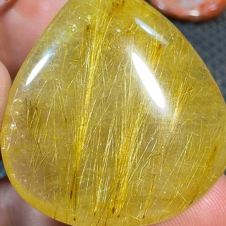 悠***慢未镶嵌颈饰水晶好