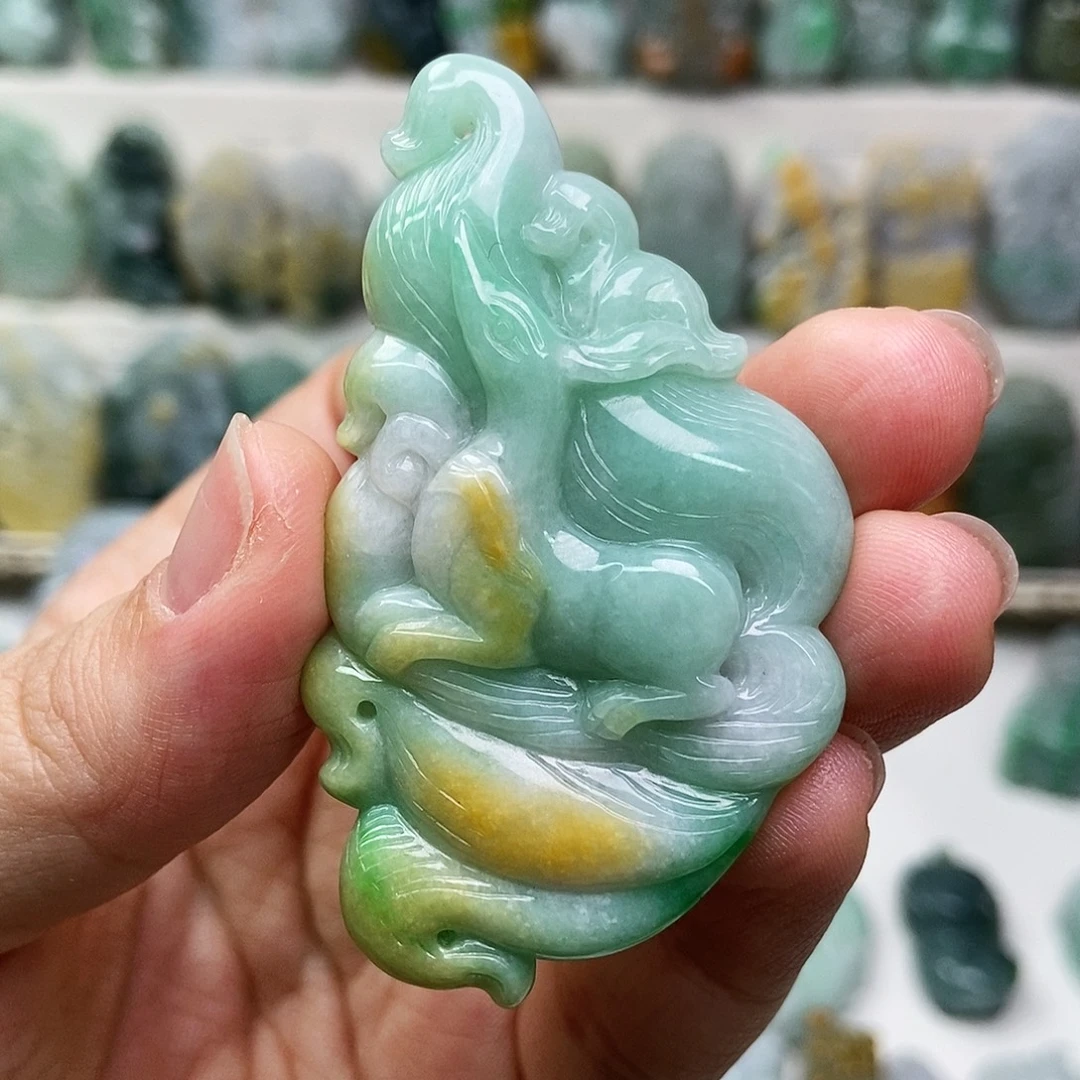 翡翠未镶嵌吊坠(赠链)