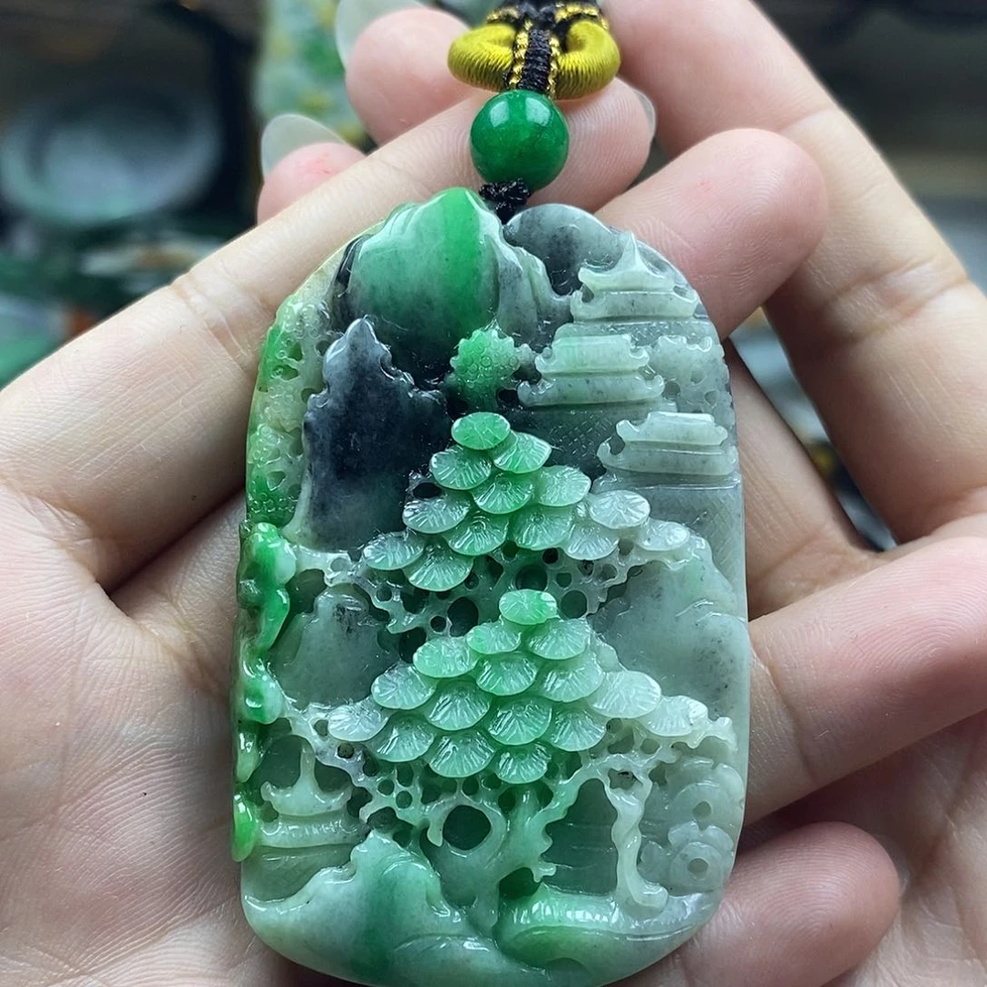 翡翠未镶嵌颈饰獒*牌子