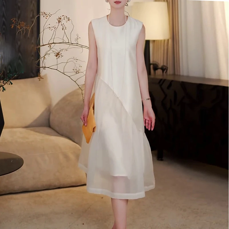 2025夏季流行爆款气质名媛高级感上流社会白色缎面拼接无袖连衣裙