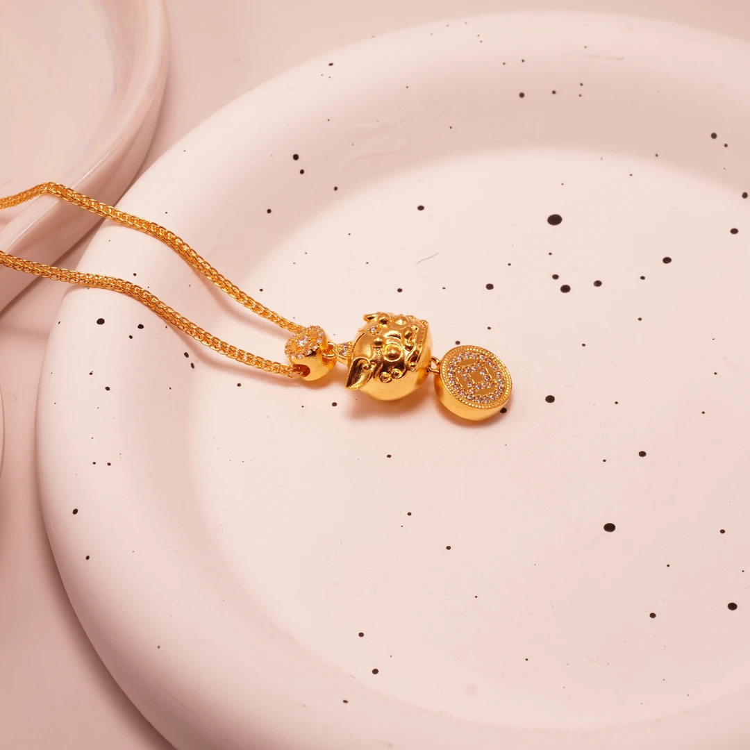 坠链均足银锆石 镶嵌百万雄狮套链