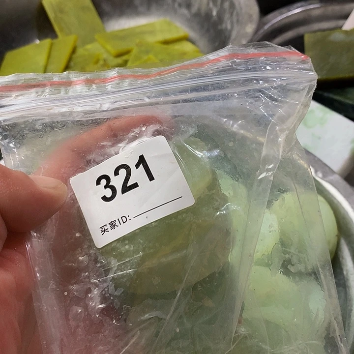 蛇纹石玉未镶嵌珠宝半成品文**道