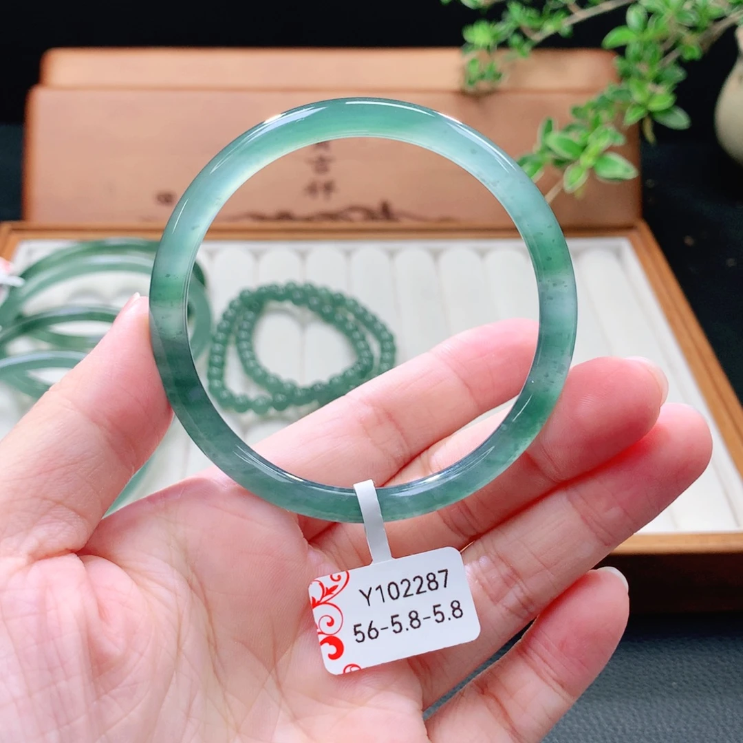 未镶嵌手镯（圆镯）翡翠