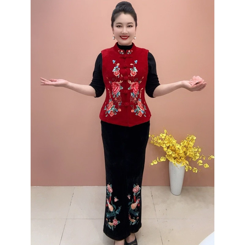 新款刺绣复古盘扣马甲中老年坎肩妈妈唐装马甲