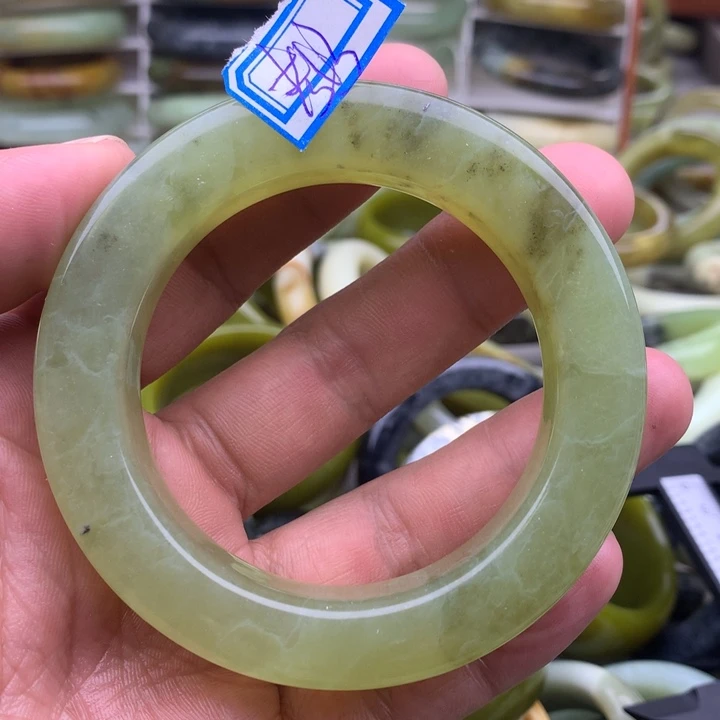 蛇纹石玉未镶嵌手镯教*
